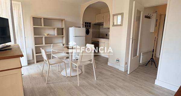 Location Studio 29.5 m² - Six-fours-les-plages 83140