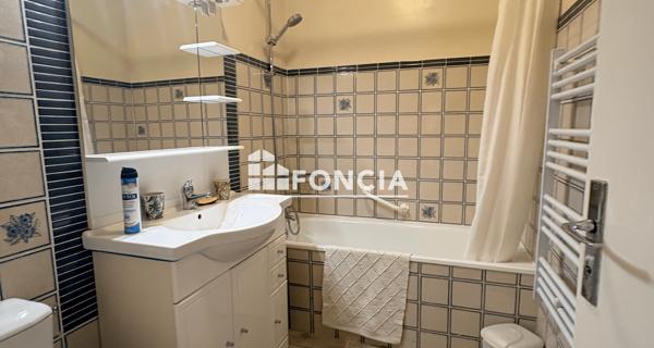 Location Studio 29.5 m² - Six-fours-les-plages 83140