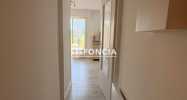 Location Studio 29.5 m² - Six-fours-les-plages 83140