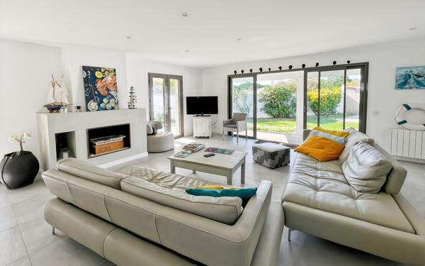 Maison à vendre    7 pièces •  Le Bois-Plage-en-Ré