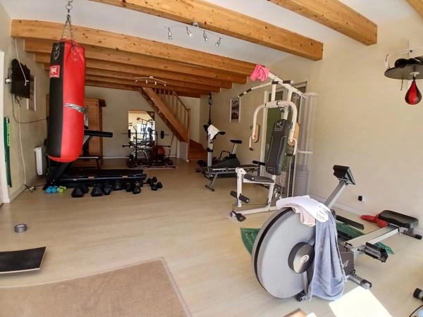 Élégante domaine avec manoir, maison d'amis et piscine
