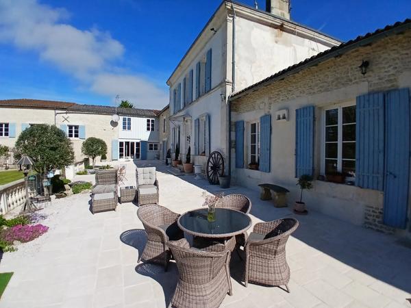 Élégante domaine avec manoir, maison d'amis et piscine