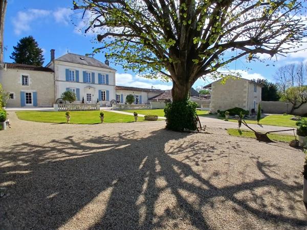 Élégante domaine avec manoir, maison d'amis et piscine