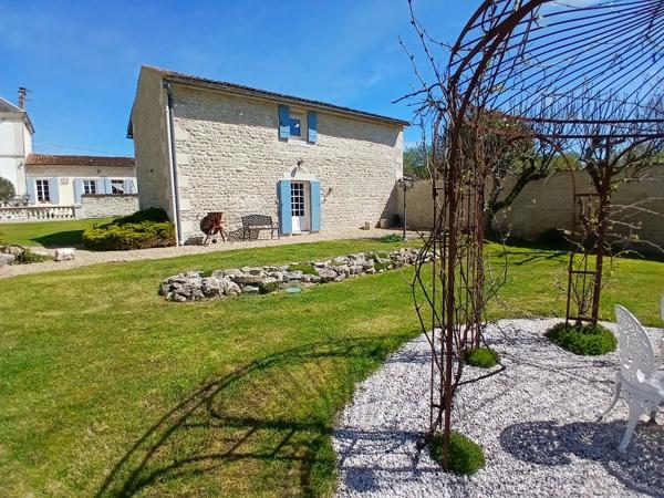 Élégante domaine avec manoir, maison d'amis et piscine