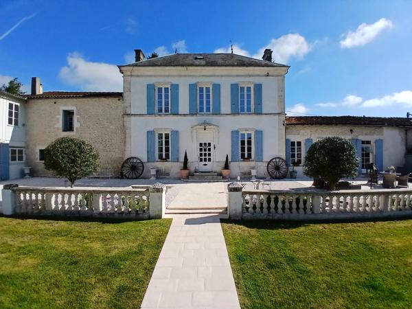 Élégante domaine avec manoir, maison d'amis et piscine