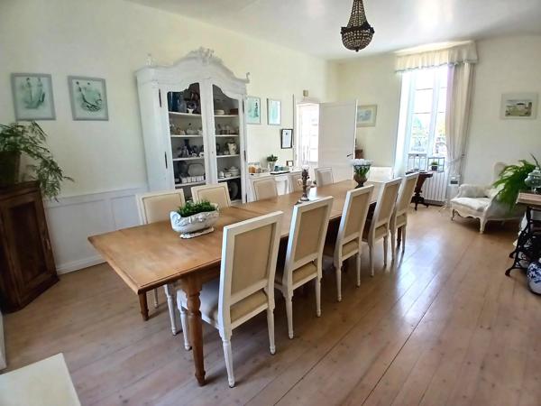 Élégante domaine avec manoir, maison d'amis et piscine