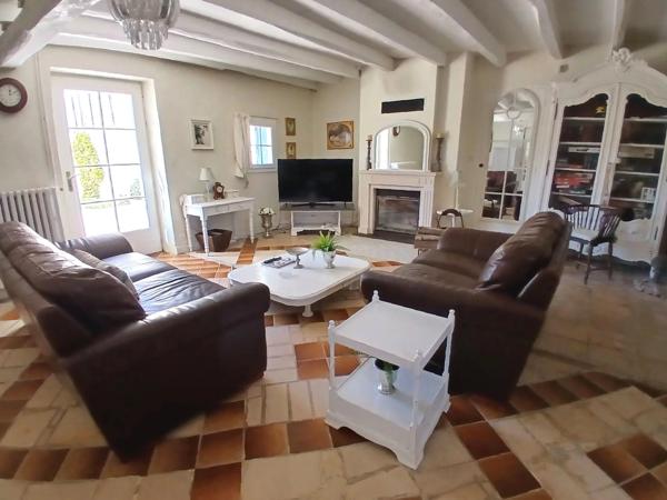 Élégante domaine avec manoir, maison d'amis et piscine