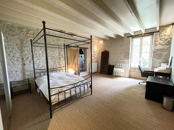 Maison en pierre de caractère avec gîte et piscine