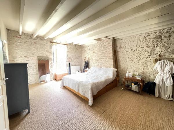 Maison en pierre de caractère avec gîte et piscine