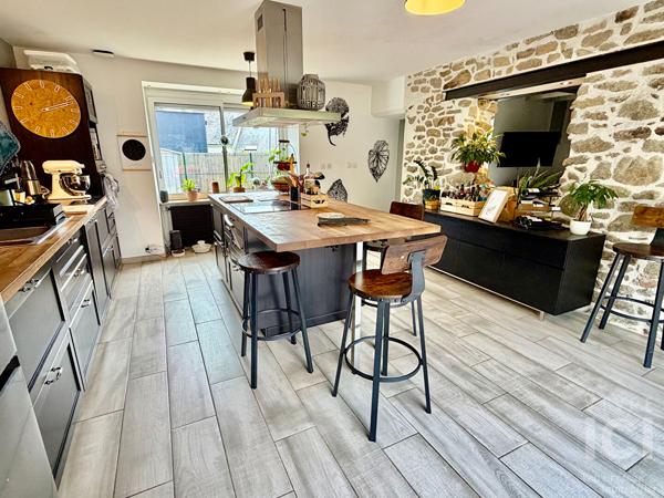 LONGERE - 4 CHAMBRES - 135M² - GARAGE