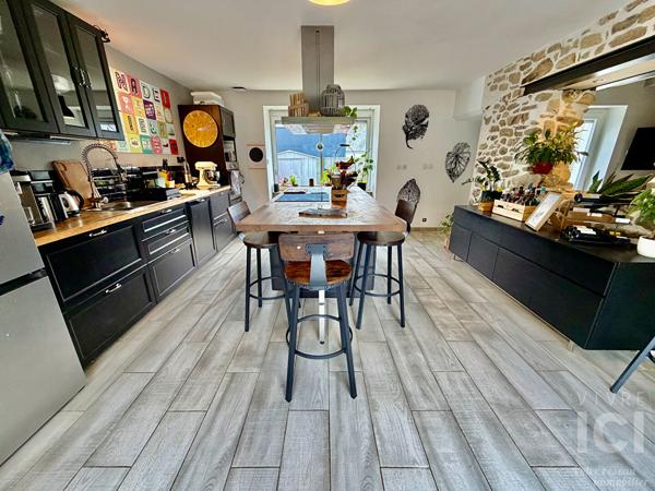 LONGERE - 4 CHAMBRES - 135M² - GARAGE