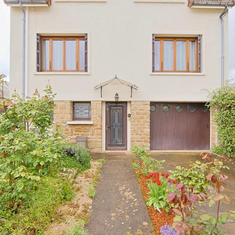 Maison Guérigny, 4 chambres, proche commerces, à 15 minutes de NEVERS et proche autoroute