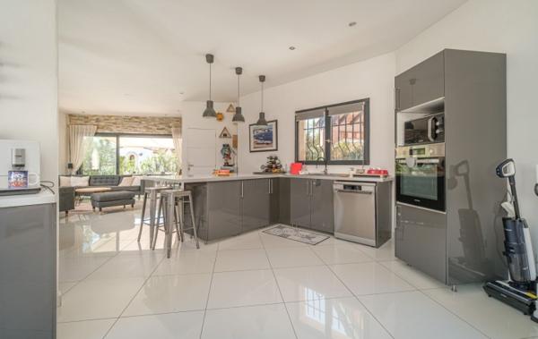 Vente Maison T7 AVEC PISCINE Marseille 12ème   