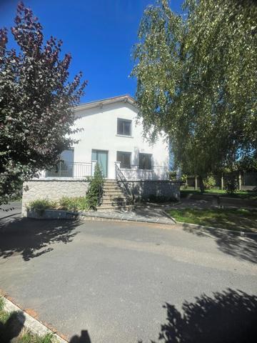 Maison individuelle T5 YSSINGEAUX - VUE DEGAGEE