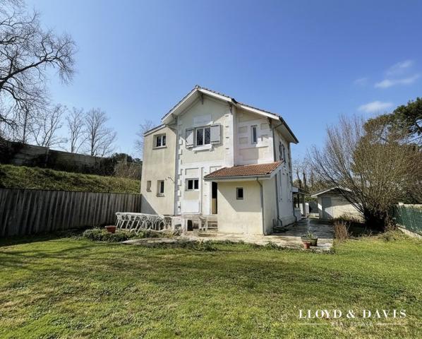 Pessac - Maison rénovée avec jardin et garage