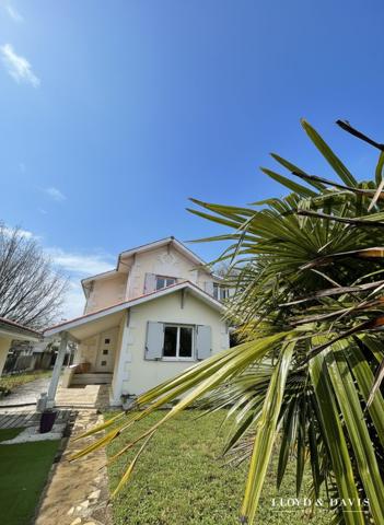 Pessac - Maison rénovée avec jardin et garage