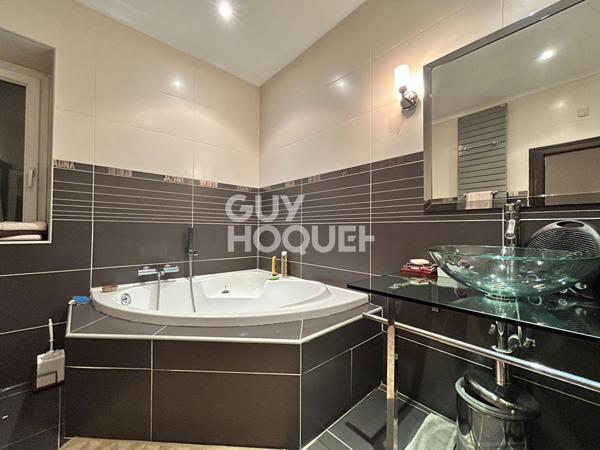 Maison d'exception à vendre à Robion - 10 pièces, 6 chambres