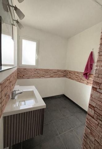 33500 ARVEYRES Maison de plain pied avec vue exceptionnelle 4 chambres