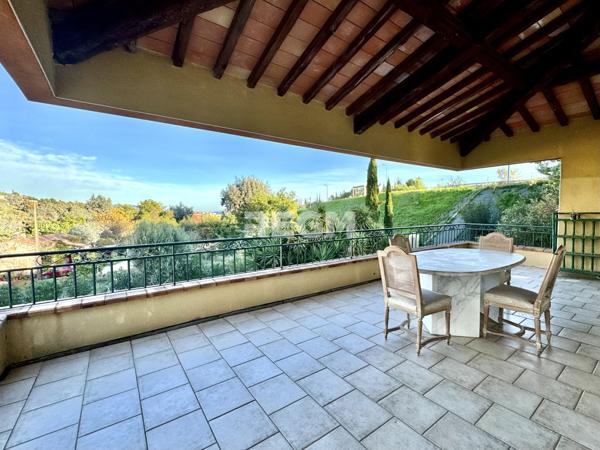 Mandelieu-la-Napoule (06210) SPACIEUSE VILLA AVEC PISCINE