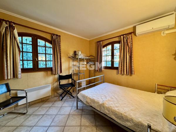 Mandelieu-la-Napoule (06210) SPACIEUSE VILLA AVEC PISCINE