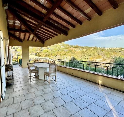 Mandelieu-la-Napoule (06210) SPACIEUSE VILLA AVEC PISCINE