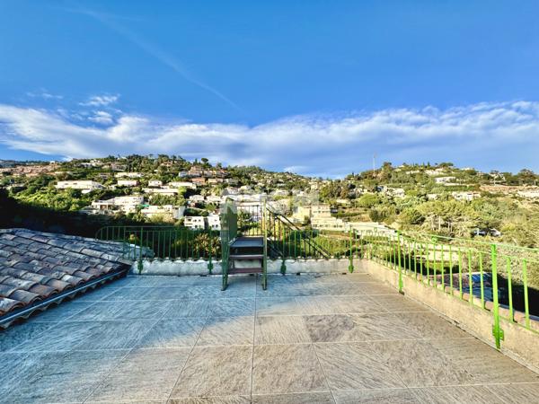 Mandelieu-la-Napoule (06210) SPACIEUSE VILLA AVEC PISCINE