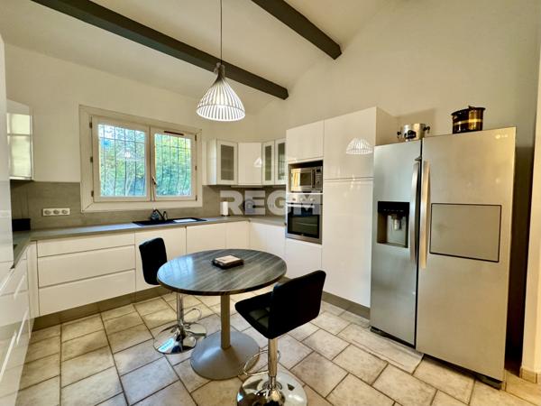 Mandelieu-la-Napoule (06210) SPACIEUSE VILLA AVEC PISCINE