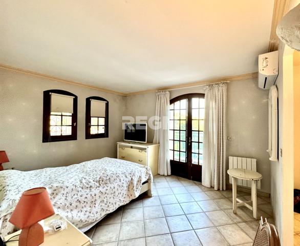 Mandelieu-la-Napoule (06210) SPACIEUSE VILLA AVEC PISCINE