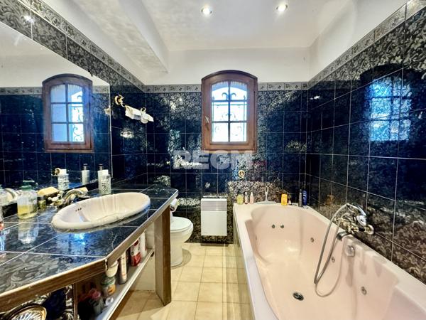 Mandelieu-la-Napoule (06210) SPACIEUSE VILLA AVEC PISCINE