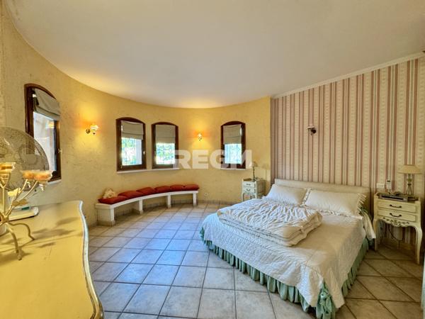 Mandelieu-la-Napoule (06210) SPACIEUSE VILLA AVEC PISCINE