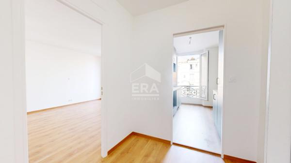 NICE - CARRÉ D'OR : EN DERNIER ÉTAGE VASTE F1 AU CALME ABSOLU