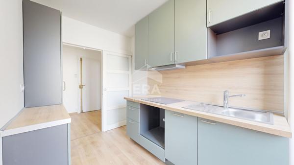 NICE - CARRÉ D'OR : EN DERNIER ÉTAGE VASTE F1 AU CALME ABSOLU