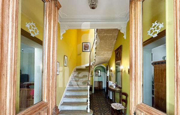 MAISON DE MAÎTRE- 250 m2- PISCINE- PARC