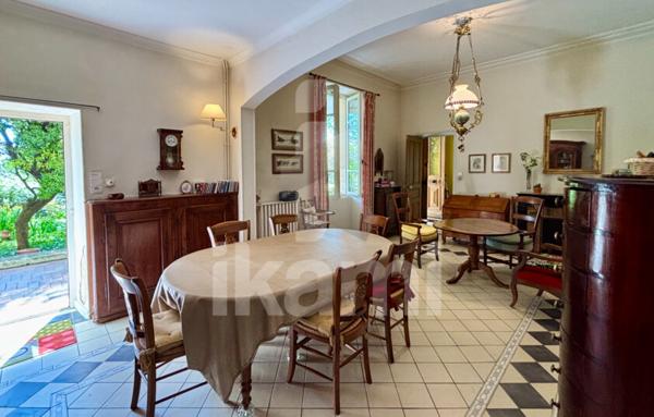 MAISON DE MAÎTRE- 250 m2- PISCINE- PARC