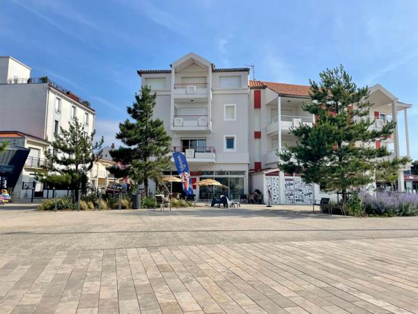 Fonds de commerce à vendre FOURAS (17) RESTAURATION RAPIDE AVEC EXTRACTION - IDEAL SNACKING- COFFEE SHOP ET GLACIER - FRONT DE MER