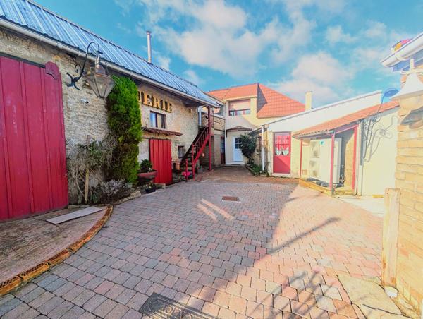 maison 170m2 et de deux gîtes meublés de 32 m² et 46 m² sur Les Attaques