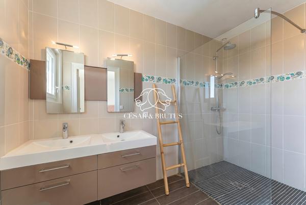 Maison contemporaine de 192 m² avec piscine et vue panoramique – Dardilly