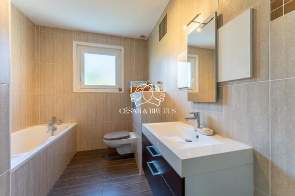 Maison contemporaine de 192 m² avec piscine et vue panoramique – Dardilly