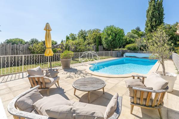 Maison contemporaine de 192 m² avec piscine et vue panoramique – Dardilly