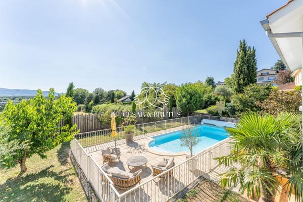 Maison contemporaine de 192 m² avec piscine et vue panoramique – Dardilly