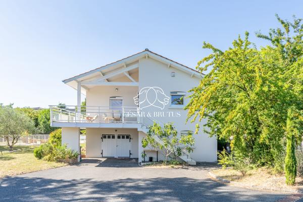 Maison contemporaine de 192 m² avec piscine et vue panoramique – Dardilly
