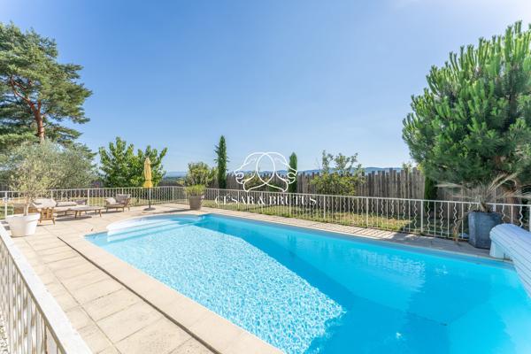 Maison contemporaine de 192 m² avec piscine et vue panoramique – Dardilly