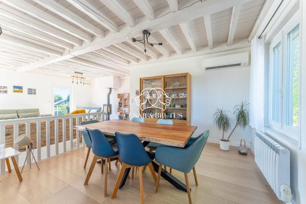 Maison contemporaine de 192 m² avec piscine et vue panoramique – Dardilly