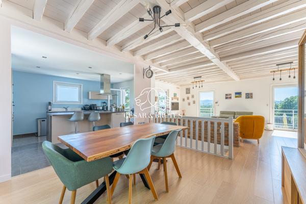 Maison contemporaine de 192 m² avec piscine et vue panoramique – Dardilly