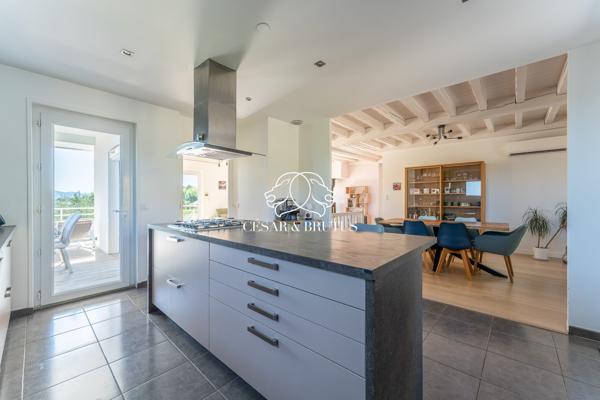 Maison contemporaine de 192 m² avec piscine et vue panoramique – Dardilly