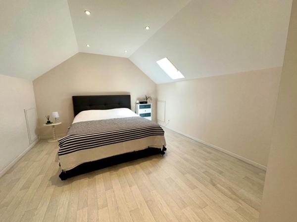 A seulement 10 mn de la gare de MONTARGIS avec Paris/Bercy Direct en 1h ! Prête à vous accueillir SANS TRAVAUX - MAISON CLE EN MAIN : 120 m2 habitables, 4 CHAMBRES, GARAGE, TERRAIN de 740 m2