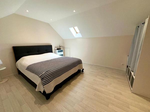 A seulement 10 mn de la gare de MONTARGIS avec Paris/Bercy Direct en 1h ! Prête à vous accueillir SANS TRAVAUX - MAISON CLE EN MAIN : 120 m2 habitables, 4 CHAMBRES, GARAGE, TERRAIN de 740 m2