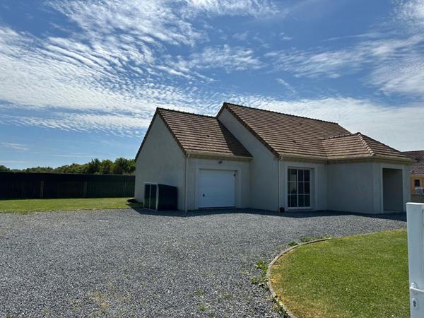 A seulement 10 mn de la gare de MONTARGIS avec Paris/Bercy Direct en 1h ! Prête à vous accueillir SANS TRAVAUX - MAISON CLE EN MAIN : 120 m2 habitables, 4 CHAMBRES, GARAGE, TERRAIN de 740 m2