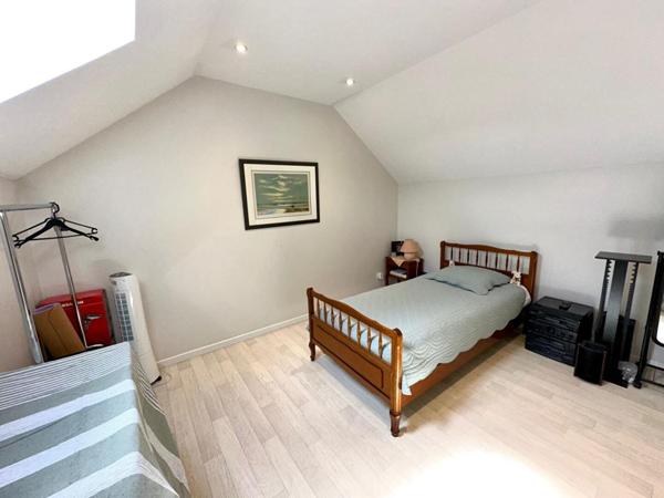 A seulement 10 mn de la gare de MONTARGIS avec Paris/Bercy Direct en 1h ! Prête à vous accueillir SANS TRAVAUX - MAISON CLE EN MAIN : 120 m2 habitables, 4 CHAMBRES, GARAGE, TERRAIN de 740 m2