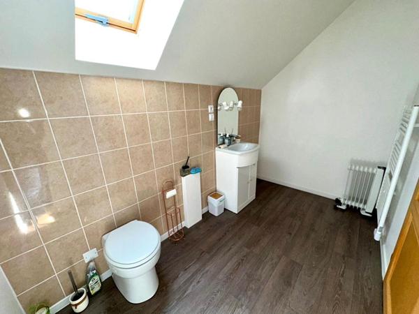 A seulement 10 mn de la gare de MONTARGIS avec Paris/Bercy Direct en 1h ! Prête à vous accueillir SANS TRAVAUX - MAISON CLE EN MAIN : 120 m2 habitables, 4 CHAMBRES, GARAGE, TERRAIN de 740 m2